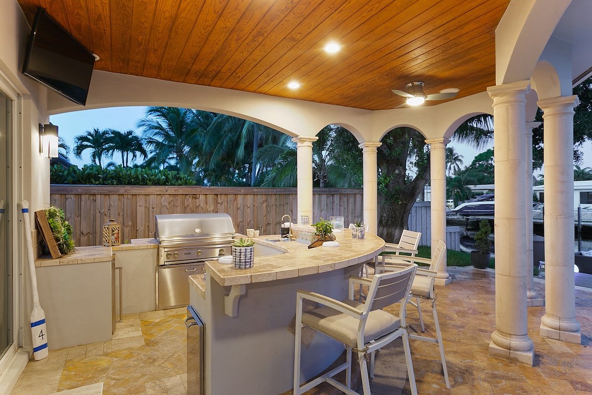 Exceptional 8 Adults4 Kids Waterfront/Pool/Hot Tub gallery image 3