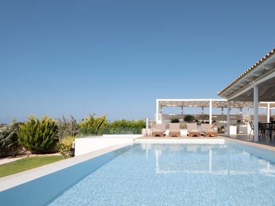 Alba Bianca Villa, Family Retreat with Heated Pool