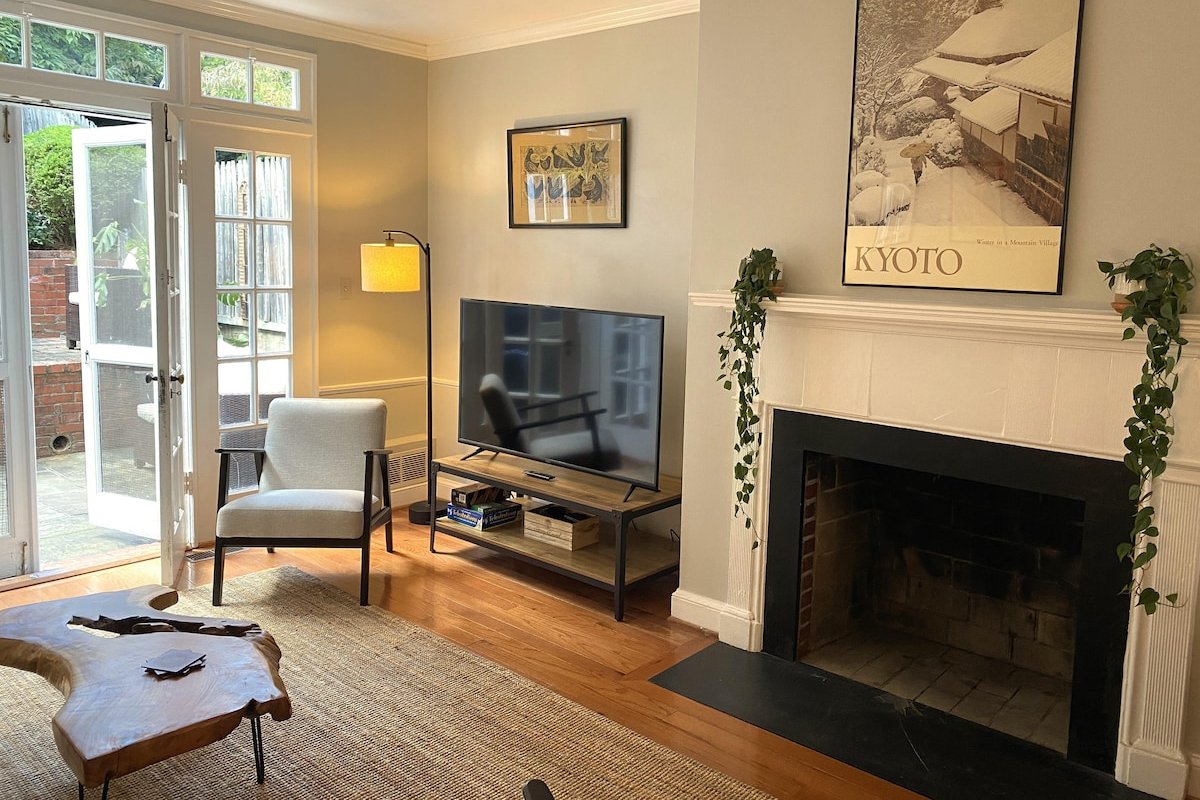 Georgetown Awesome Townhome 3BR 3.5BA gallery image 2