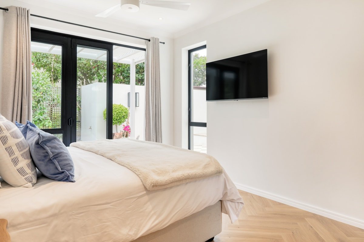 Light-Filled 2-Bed Cottage | Plunge Pool & Braai gallery image 3