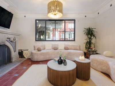 Majestic house two blocks from Parque España