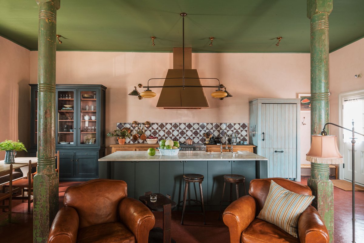 The Chartres Main House & POOL by Dear Valentine