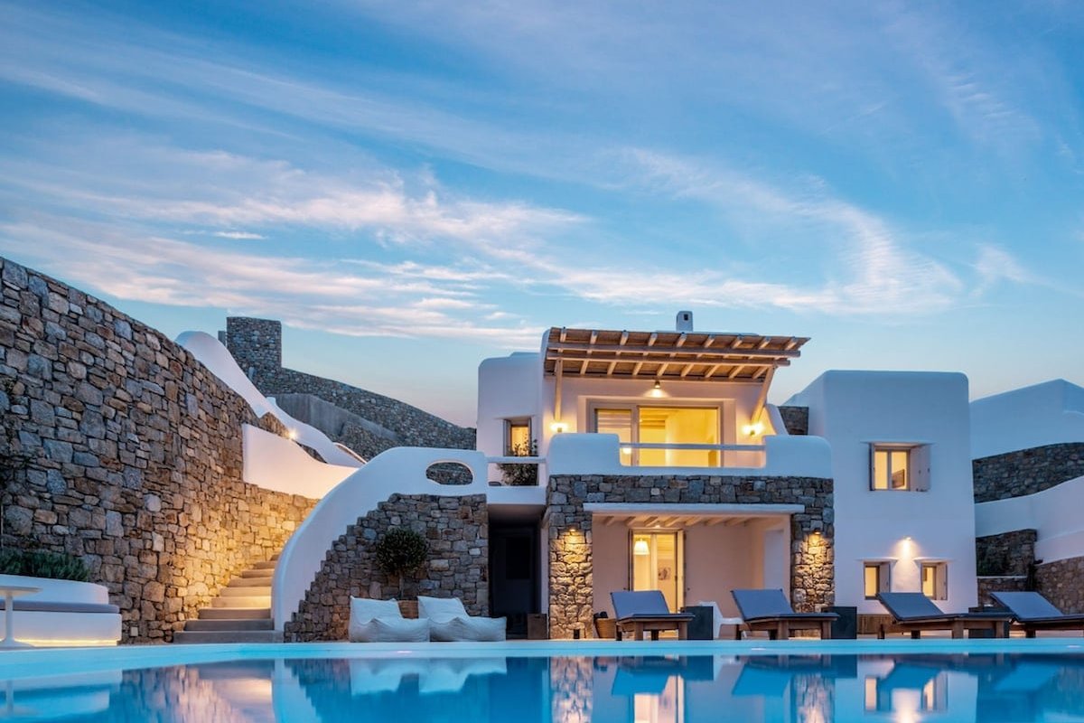 Luxury villa with stunning views above Kalo Livadi gallery image 4