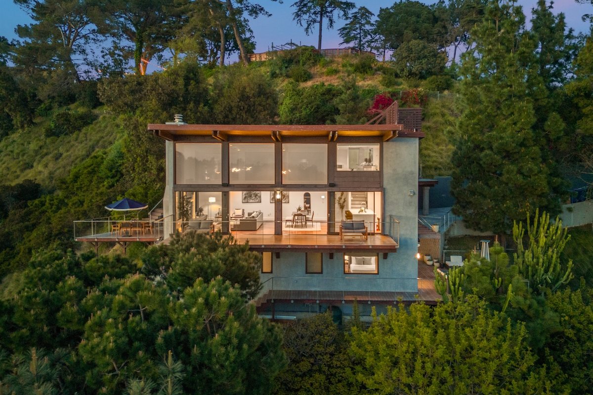 Summitridge: A Chic Sanctuary w/ Panoramic Views