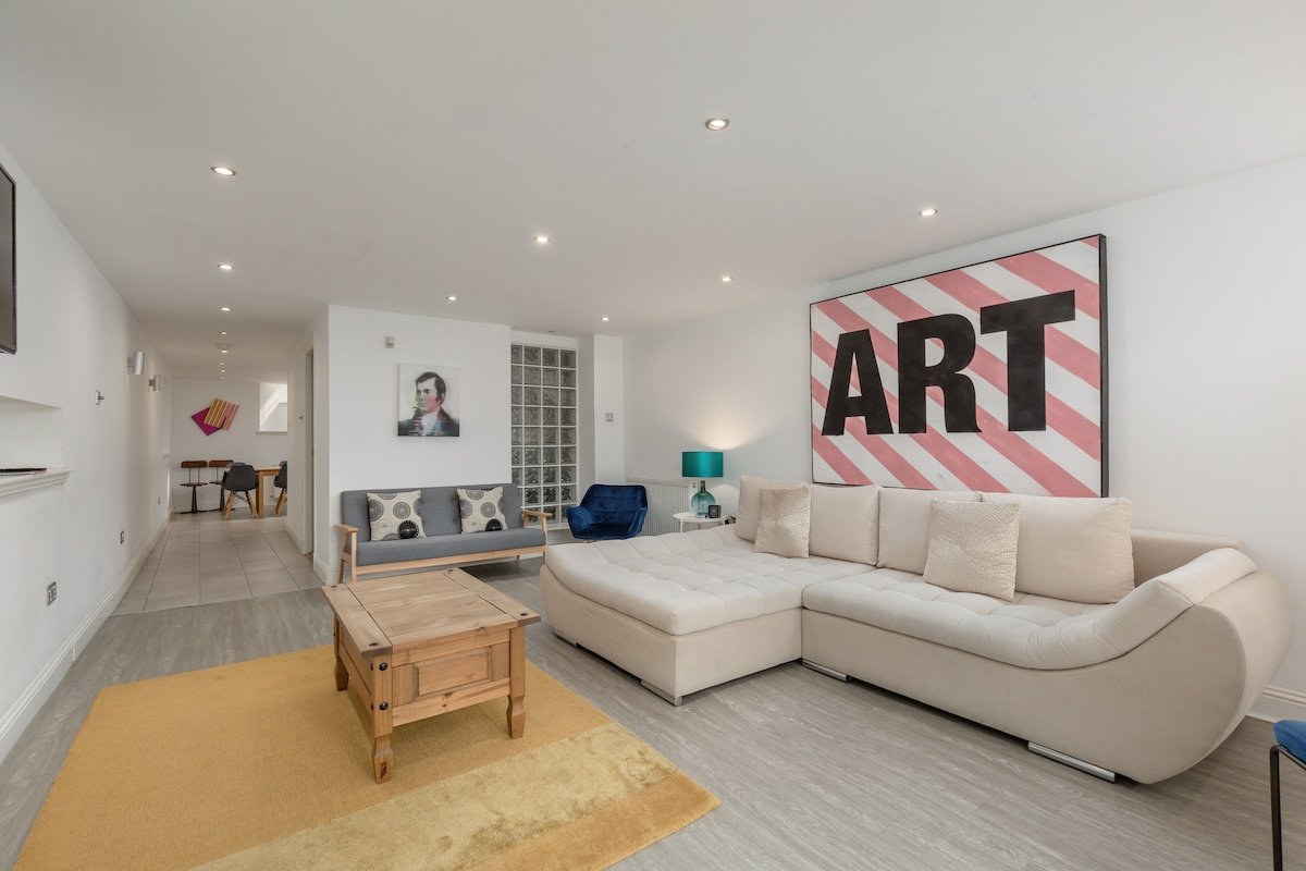 York Place City Centre 3 bedroom Duplex Apartment gallery image 3