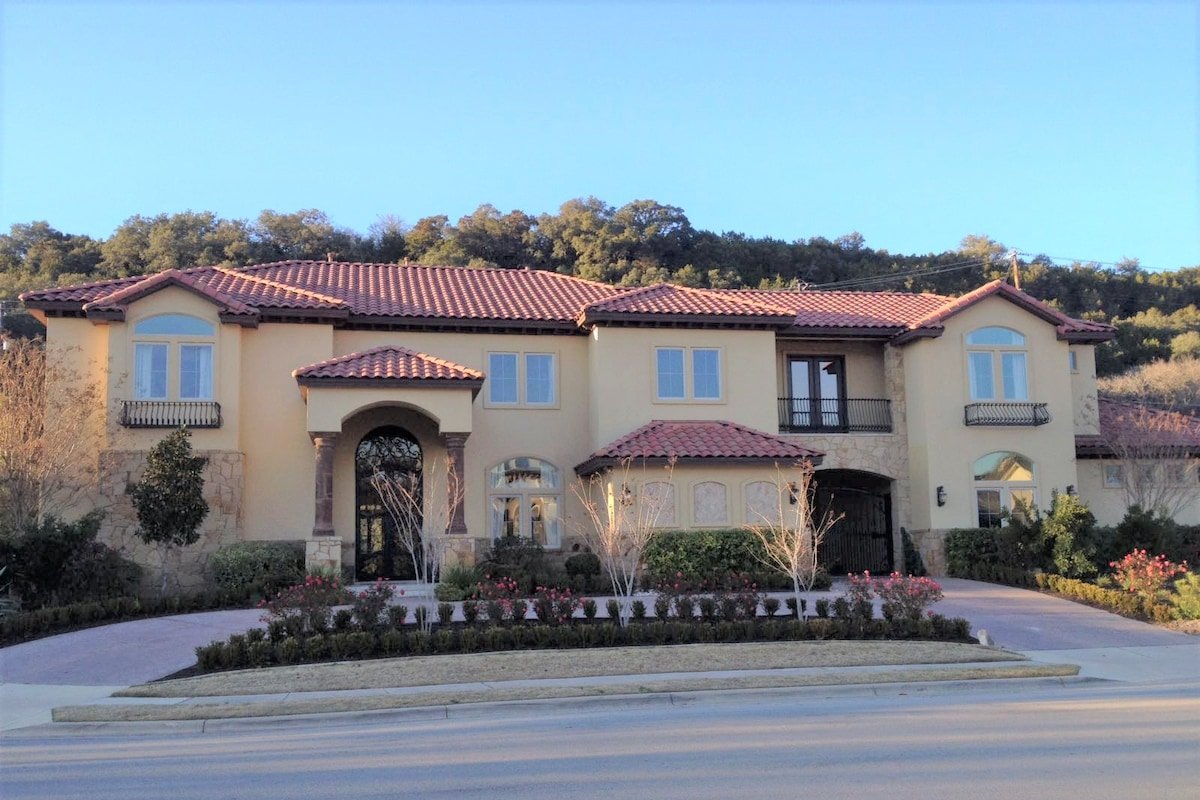 Texan Estate w/Pool Across From Lake Austin gallery image 3