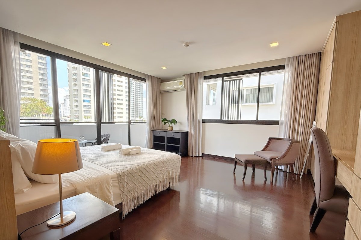 130+130m²2units/4BR/pool/EmSphere/BTS PhromPhong gallery image 4