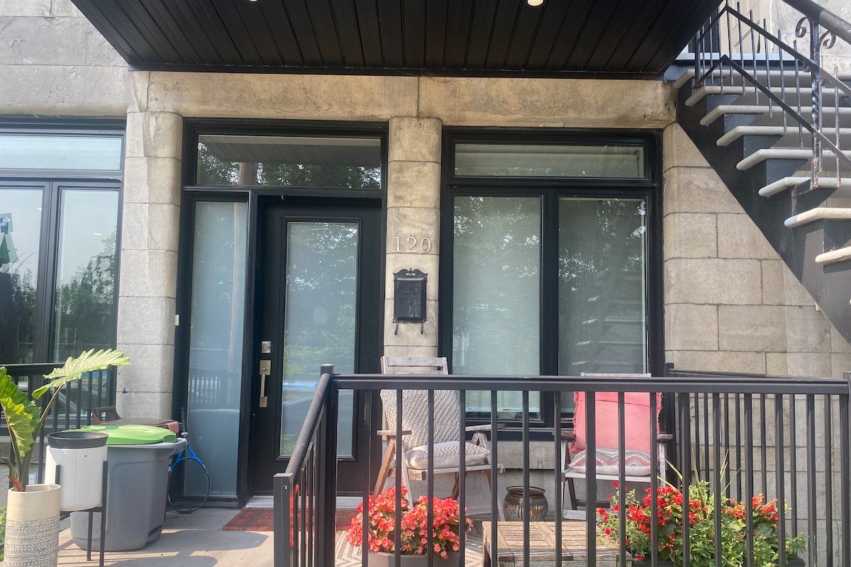 Sud West Modern Montreal Apartment gallery image 2