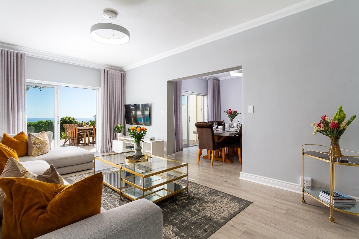 Luxury Home – Ocean, Sunset & Mountain Views gallery image 4