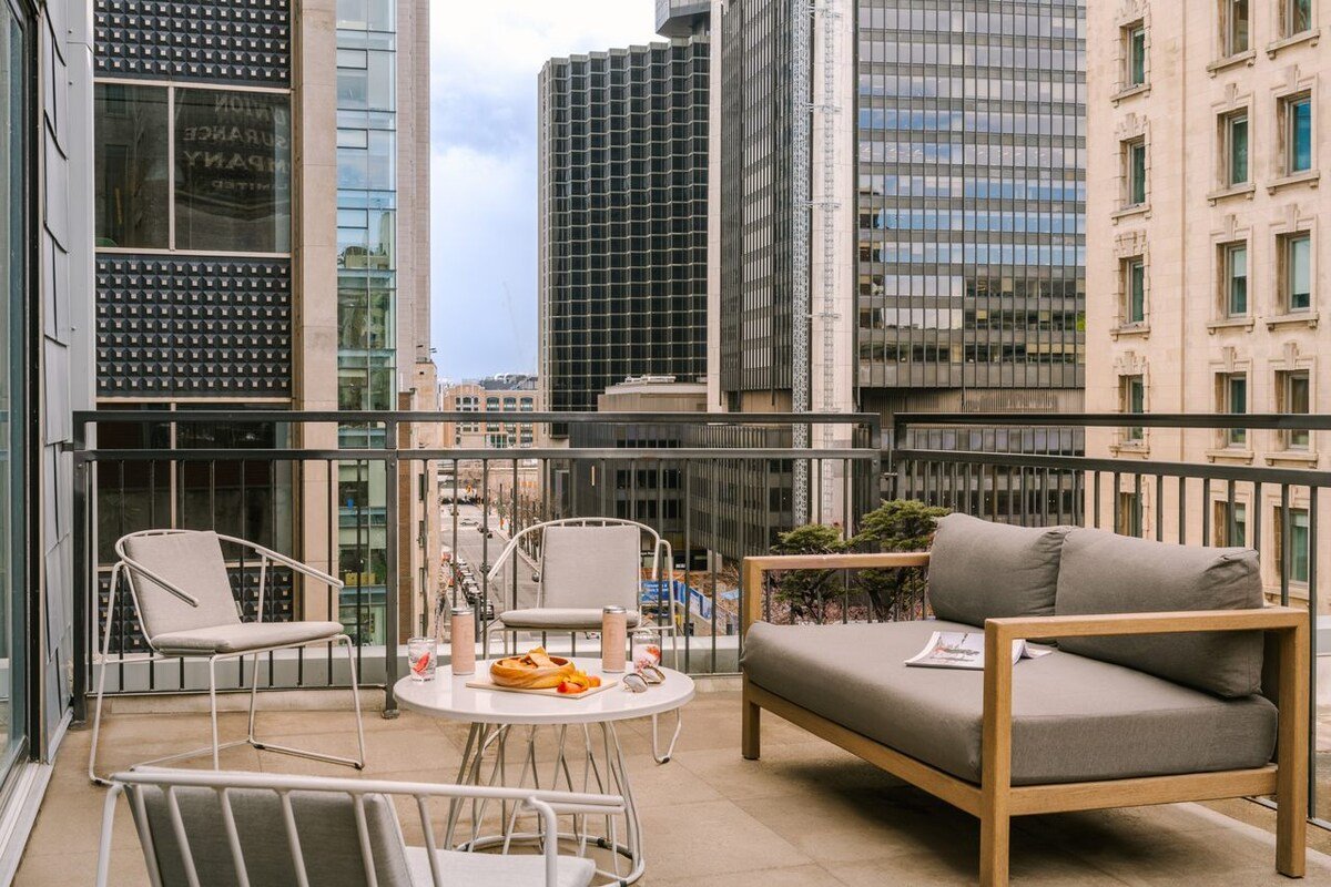 Sonder Penny Lane | 2BR Apartment w/ Balcony gallery image 3