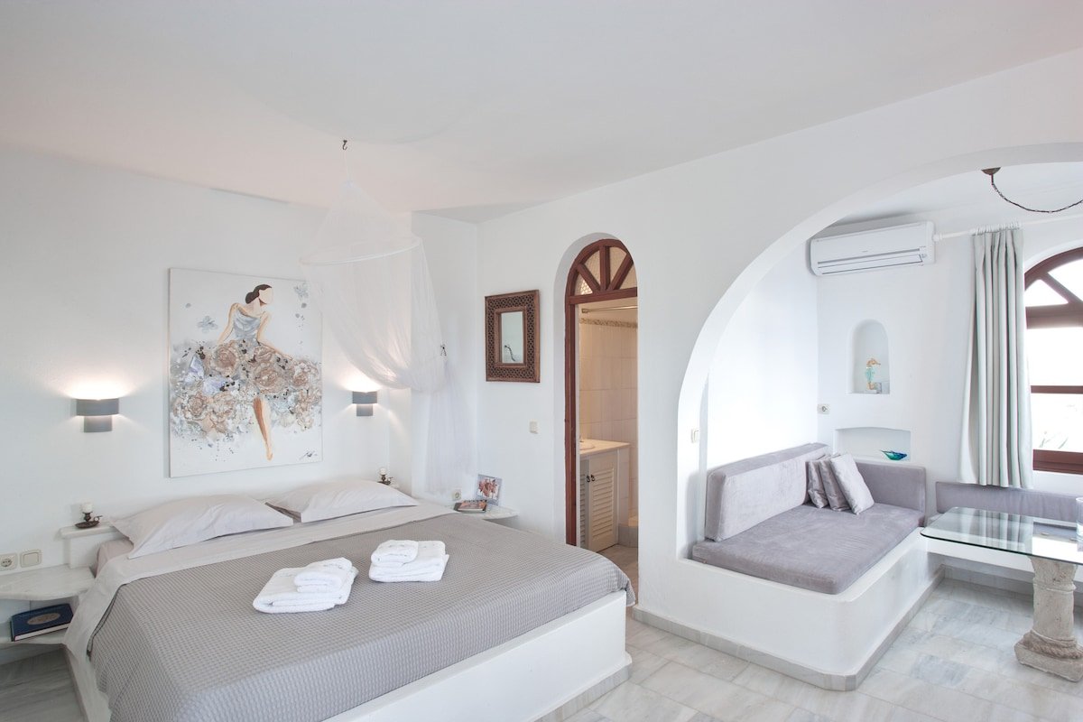 LUXURY, SECLUDED 4 BEDROOMS PRIVATE VILLA gallery image 4