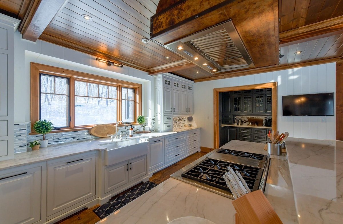 Lakeside Mansion + Boathouse on Joseph gallery image 5