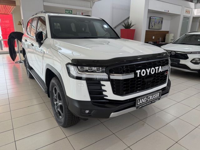 TOYOTA LANDCRUISER 300 V6 3.5T 1M HEV GR-S for Sale in South Africa
