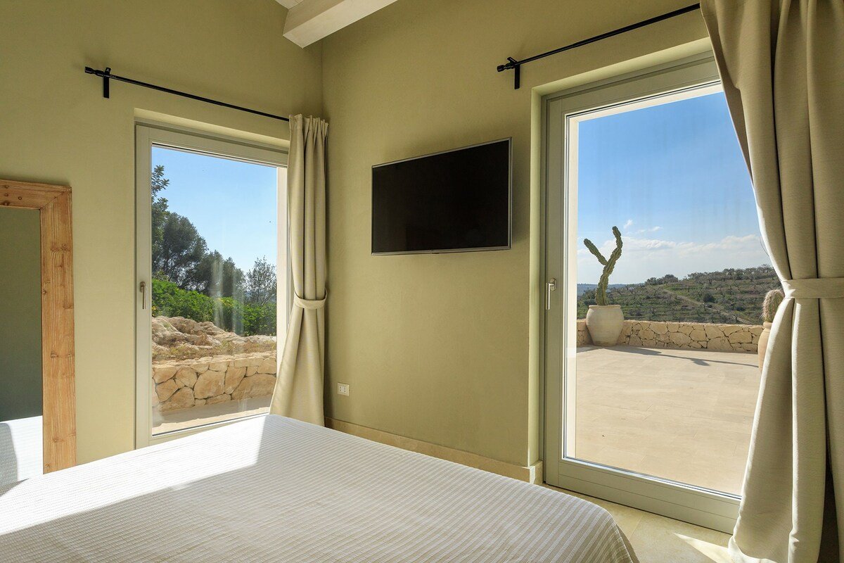 Mandorla gallery image 5