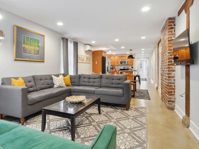 Uptown NOLA l 2 Blocks to Magazine l Private Patio