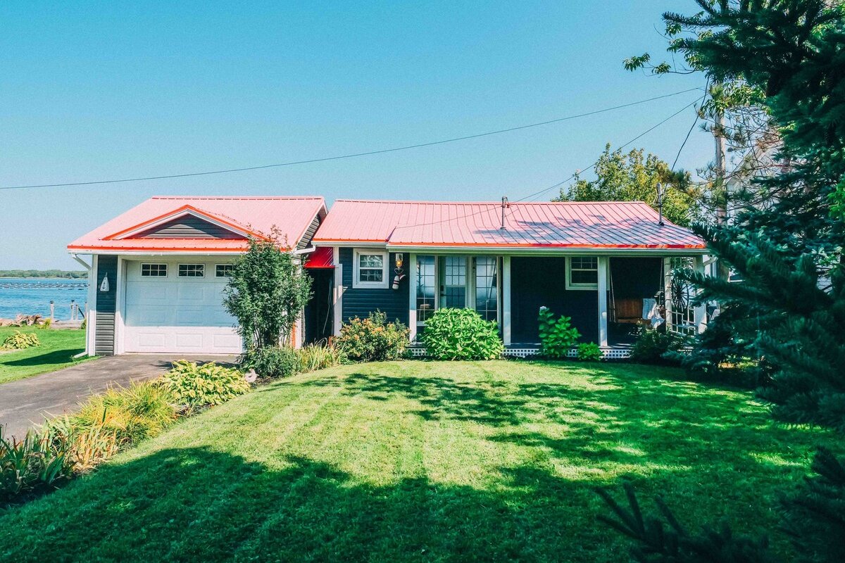 4 seasons waterfront cottage w hot tub & woodstove gallery image 3