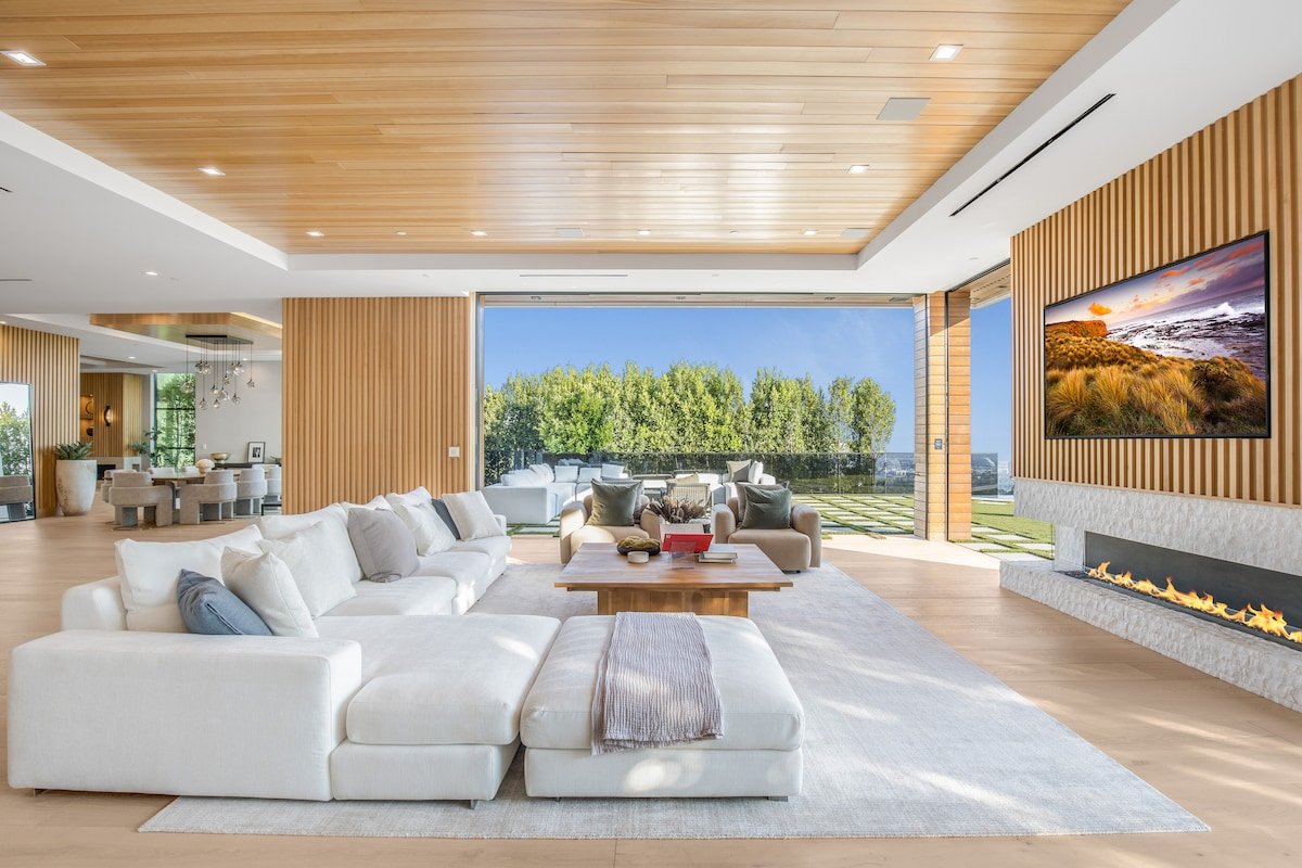 Opulent Bel-Air Paradise Perfect for Elegant Stays gallery image 3