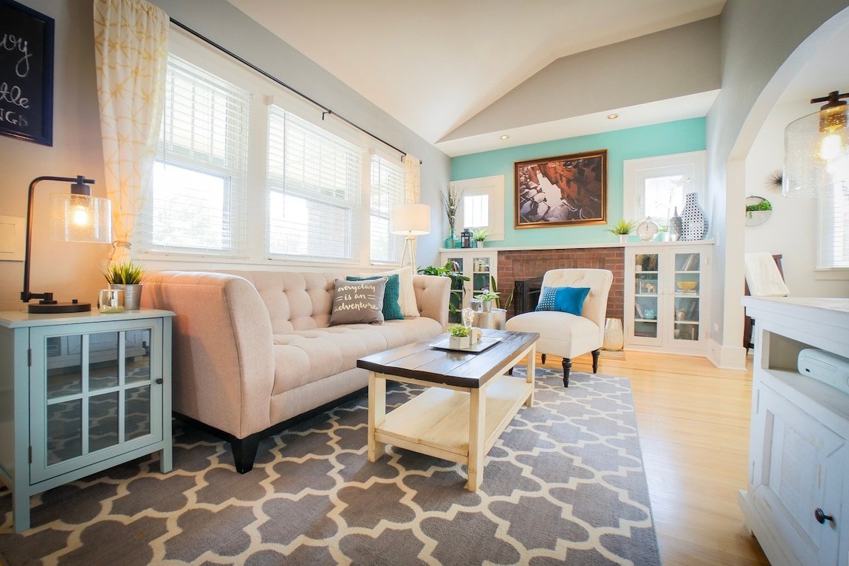 3 min to DU, gameroom, wifi, BBQ gallery image 3