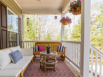 Spacious 4-Bedroom Arts & Crafts Home w/ Mtn Views