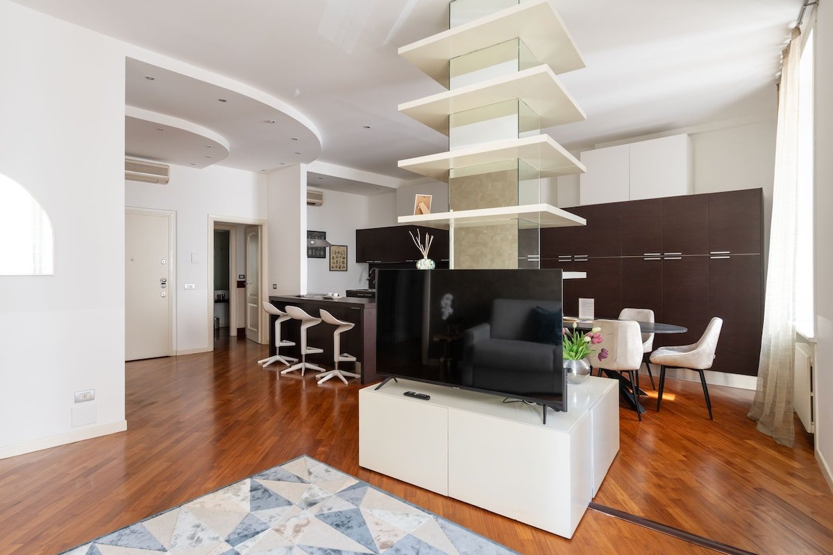 Stylish 2 Bedroom Apartment close to Duomo gallery image 3
