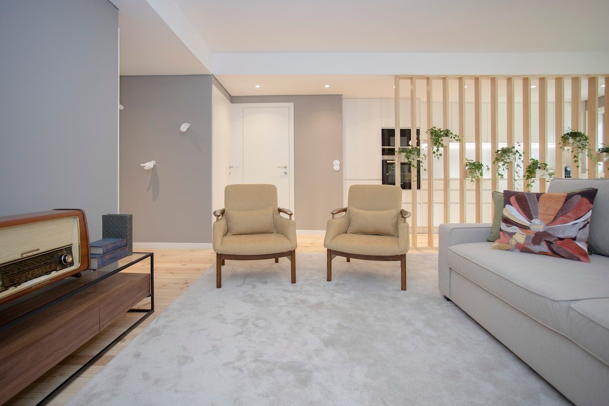 Amazing charming apartment Downtown gallery image 3