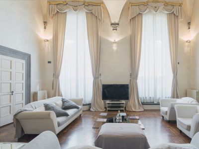 Mozart regal residence w/ lift at Piazza del Duomo