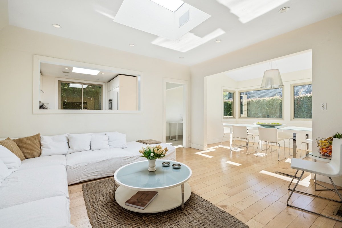 Private Designer Home in West Hollywood gallery image 3