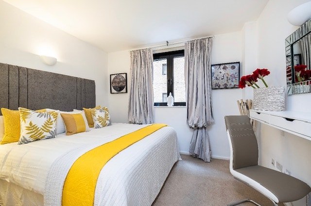 Central 2 bedroom 2 bathrooms in South Kensington. gallery image 4