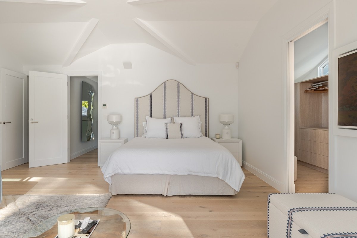 Waterfront Retreat gallery image 4