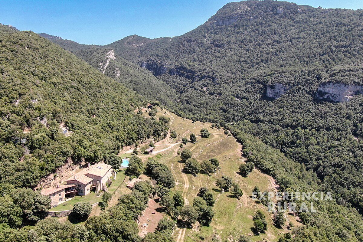 Gran masía aislada con piscina y vistas de ensueño gallery image 5