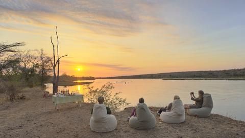 Azura Selous Game Reserve - Sundowner next to riverbed