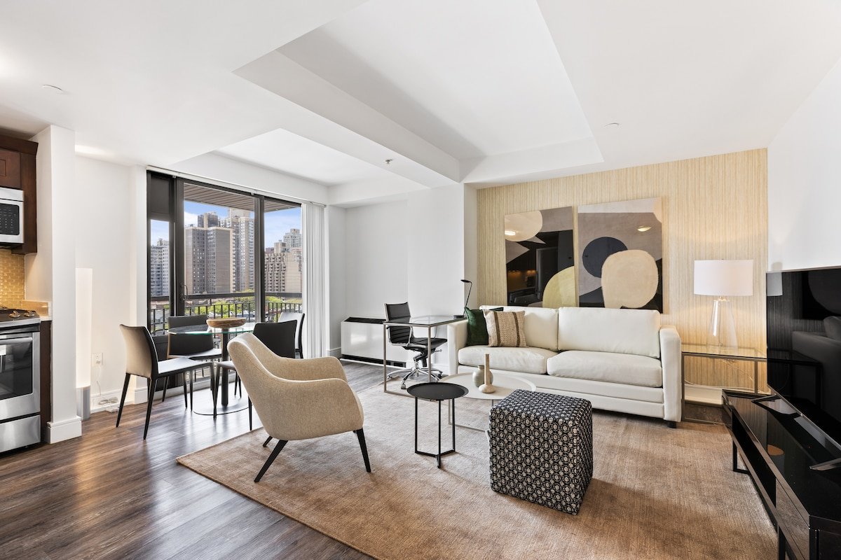 Luxury Two Bed With Private Balcony on the UES gallery image 2