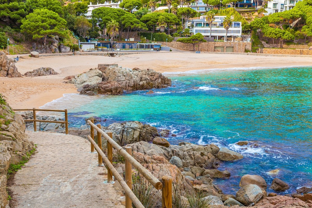 Blanes Beach Bliss – Private Cove and Pool gallery image 5