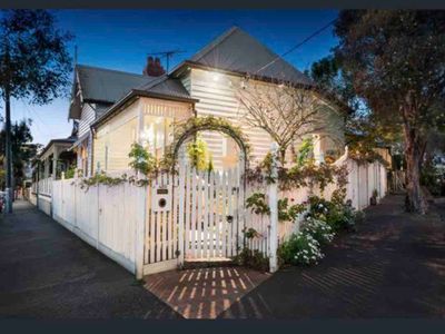 Luxury City home with views in Kensington Village