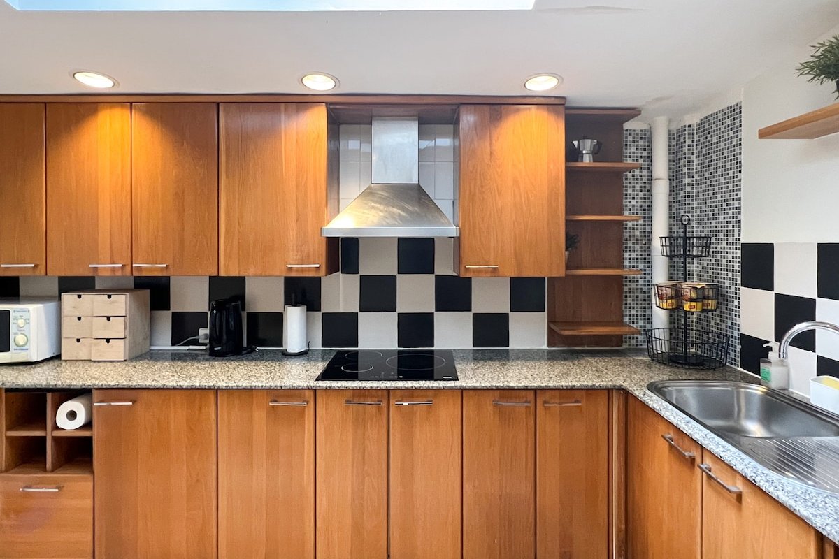 Neveu:The Duplex, 4 bedrooms Apt@MRT Sutthisan gallery image 5