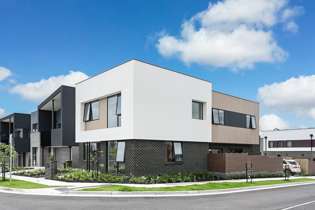 5 Bedrooms Brand New Art Gallery •Walk to Shops gallery image 3