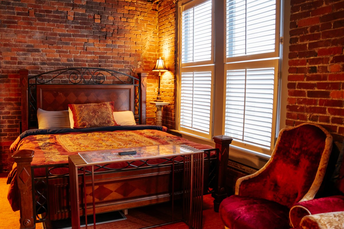 Broadway Penthouse: Stadium View