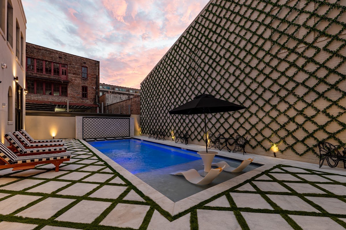 The Avenue 4BR All King Beds Heated Pool