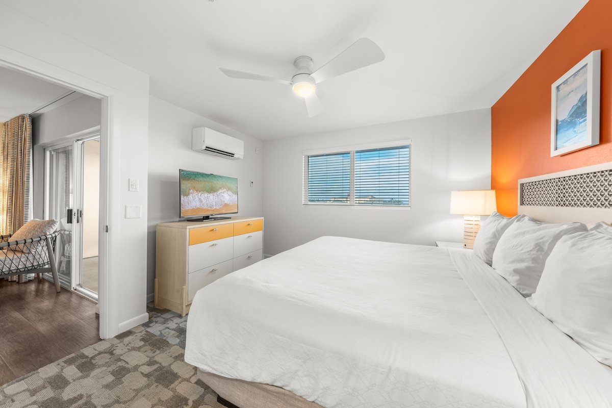 2BR ¼ mi to Kam 1 Beach, Pool, Hot Tub, Gym, BBQ gallery image 4