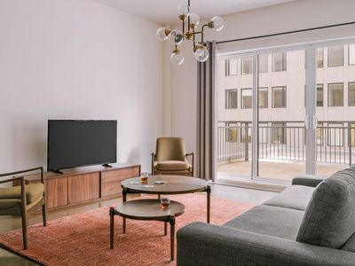 Sonder Penny Lane | 2BR Apartment w/ Balcony