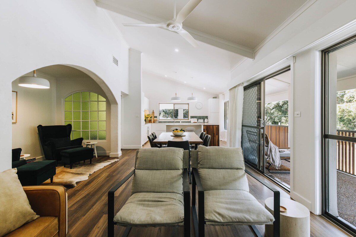 The Entire House – Lou and Lewie’s gallery image 5