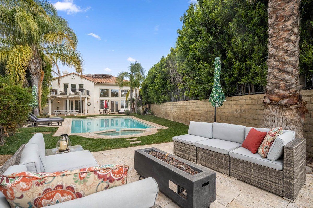 180 – Luxe Stevenson Ranch Home-Pool, Spa & Views gallery image 5