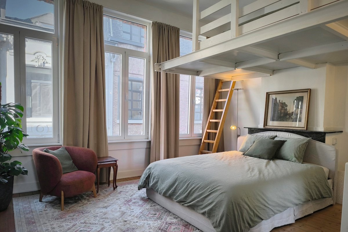 Charming Family Townhouse in Antwerp | Sleeps 12 gallery image 3