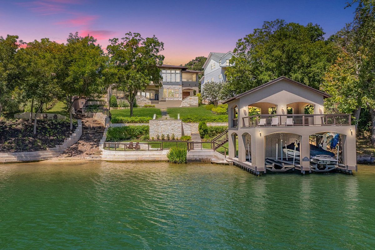 Lakefront Holiday Retreat with Private Mini Beach!