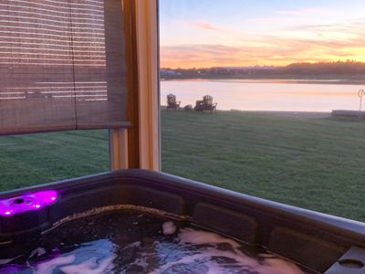 Sunset-Spa Beachfront Retreat! Hot Tub & Natl Park