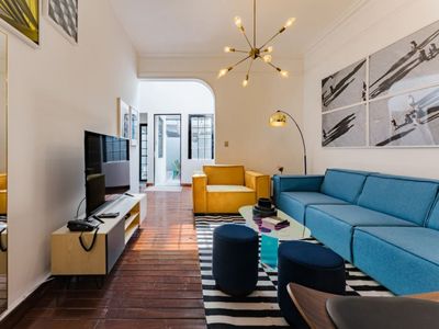 Roma Retreat: Modern Colonial Gem A/C 16 PAX