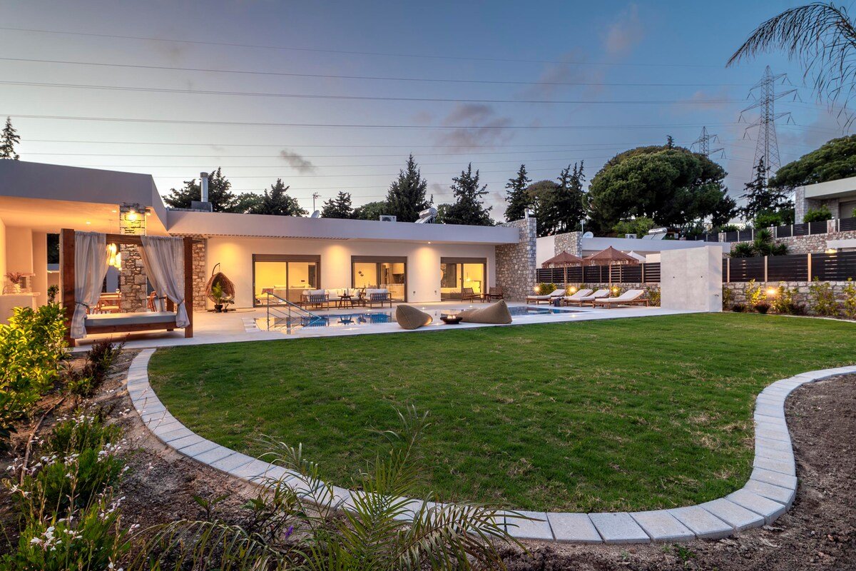 Ruby Paradise gallery image 5