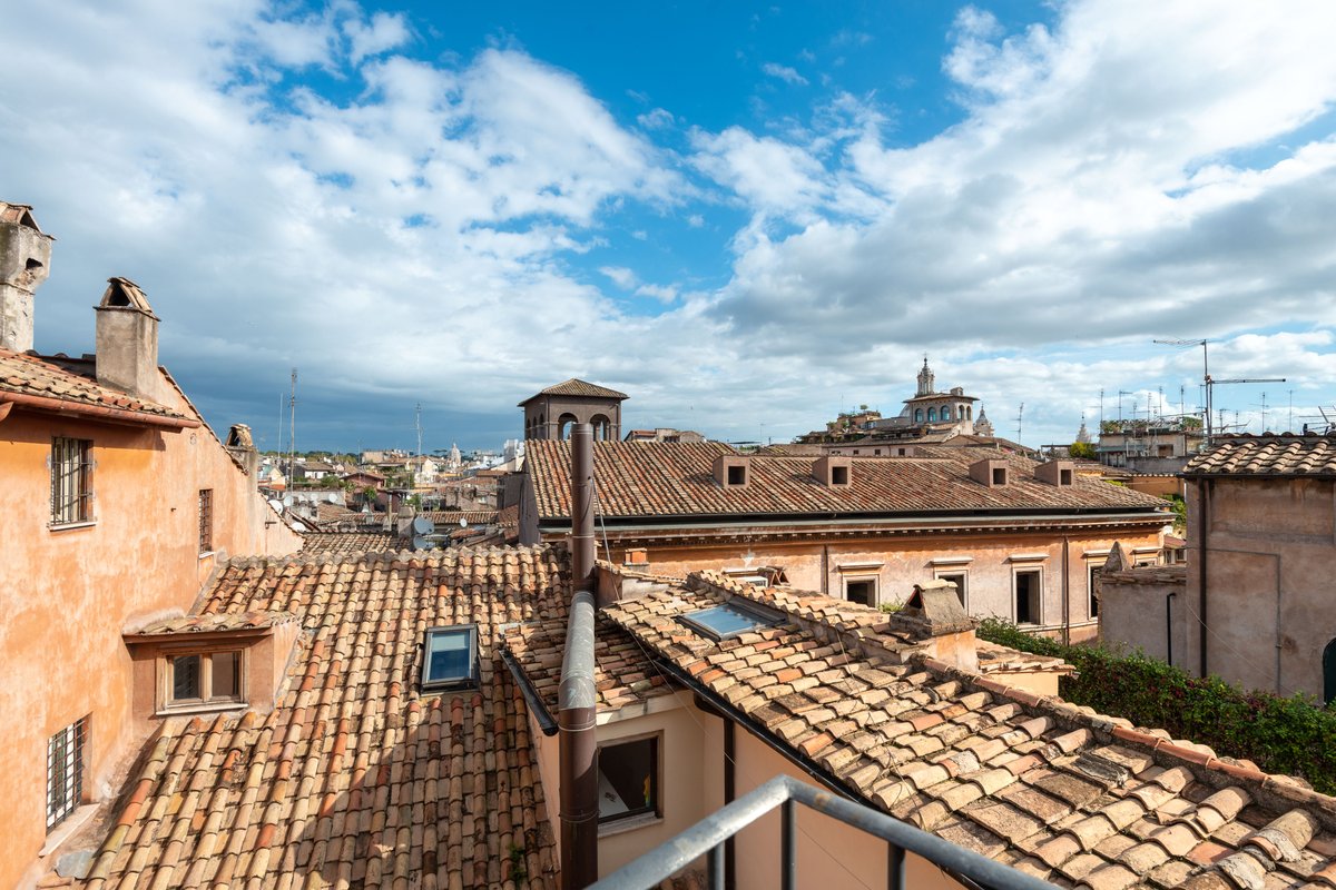 Lodging with view in front of Chiesa Nuova Dome