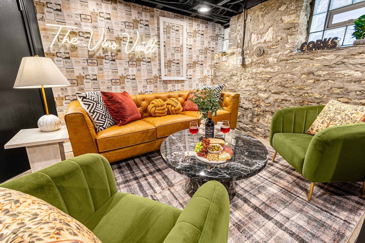 Steps to High St * Chef’s Kitchen * Free Parking gallery image 4