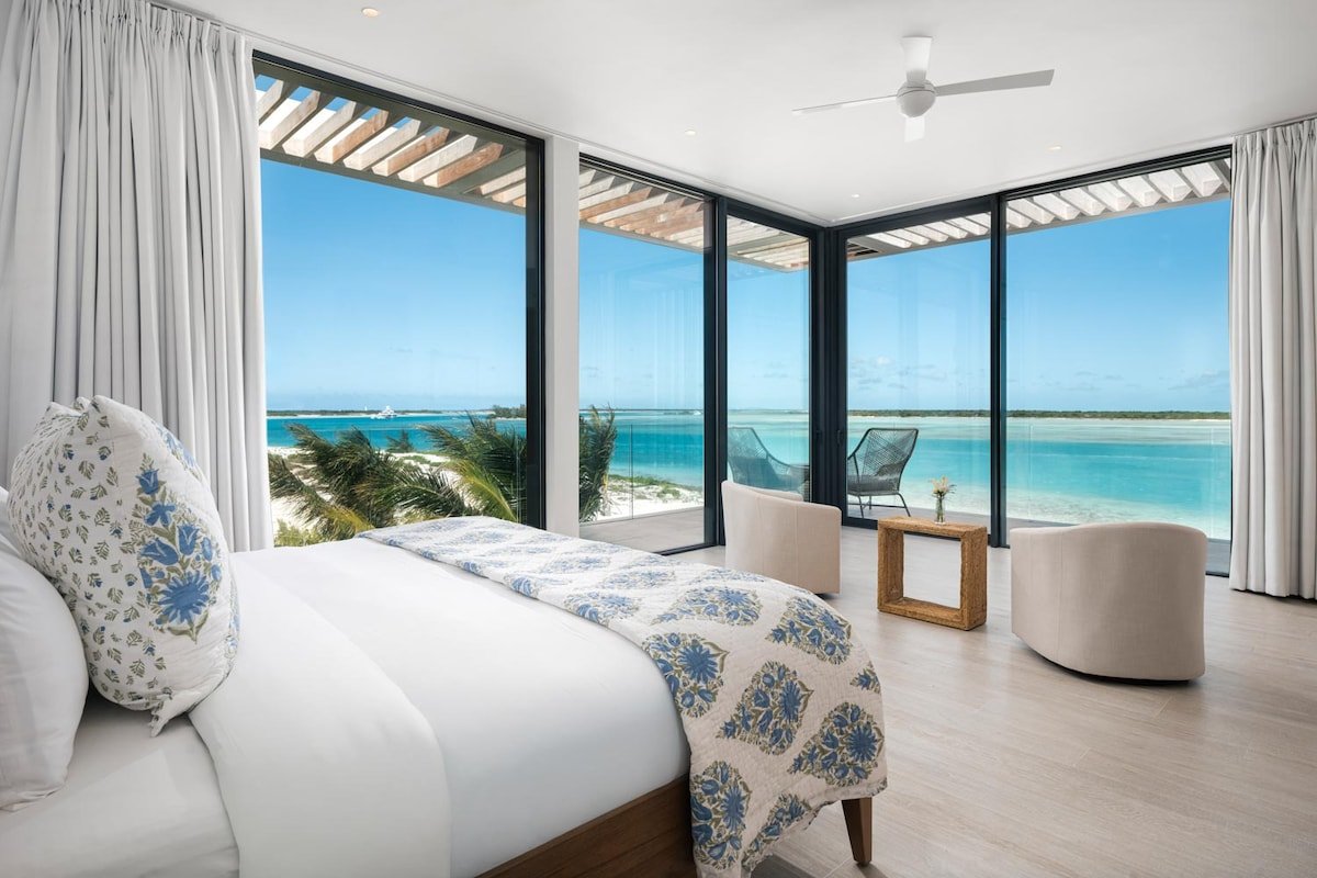 Emerald Breeze – Understated Luxury in Grace Bay gallery image 3